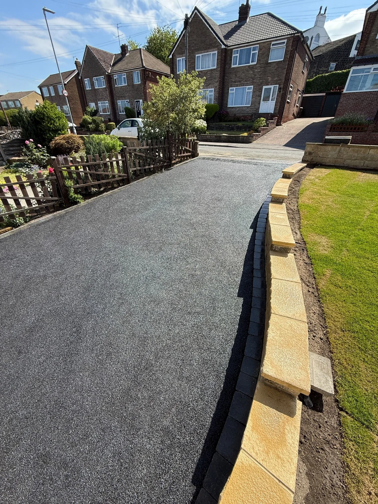 SMA tarmac with wall detail by Heritage Paving