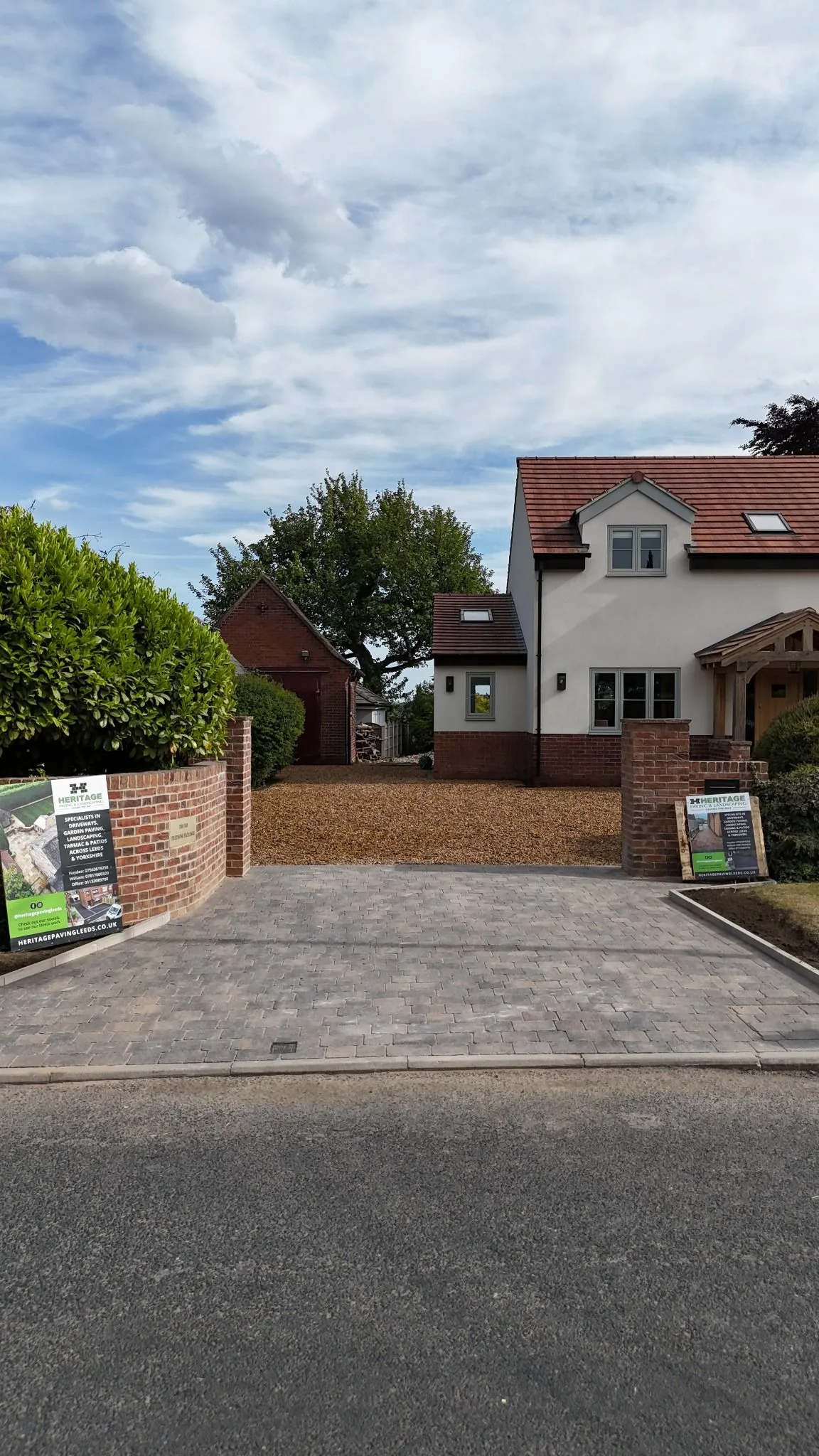 Defined property entrance by Heritage Paving
