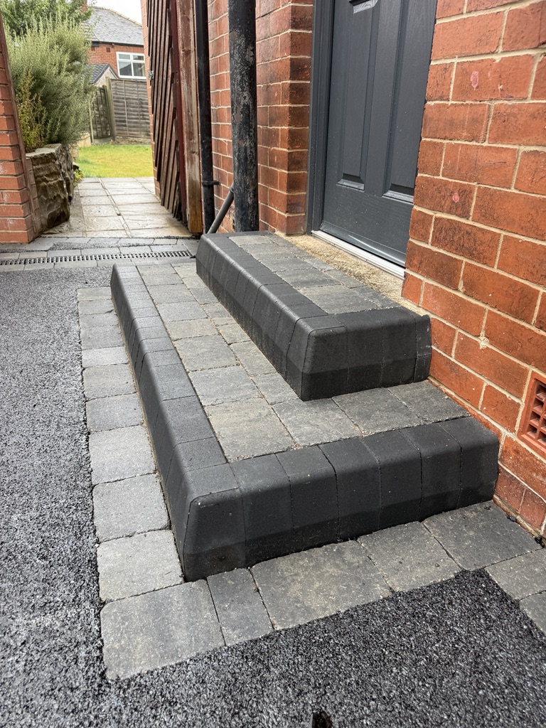 Entrance steps by Heritage Paving and Landscaping