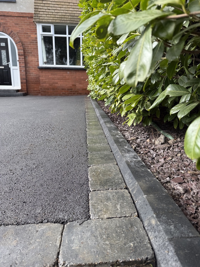 Raised driveway edging by Heritage Paving and Landscaping
